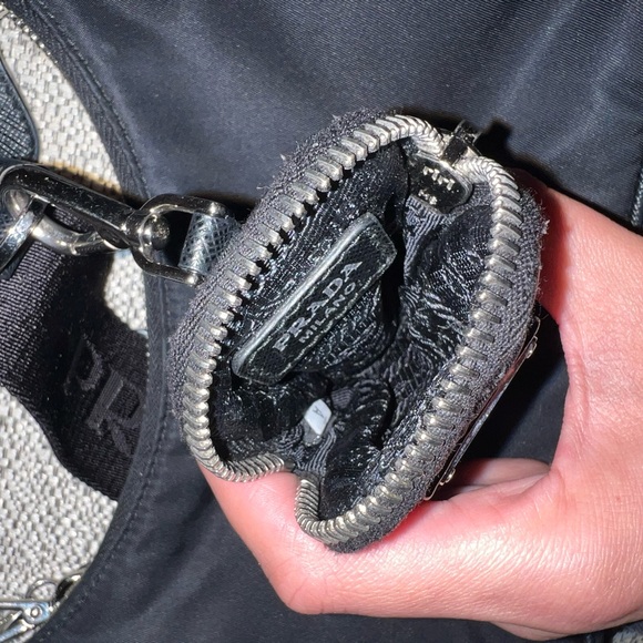 Prada 🚫SOLD🚫EUC 2020 Tessuto Re-Edition 2005 Bag with removable strap! - Picture 7 of 16